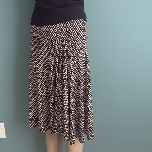 SASSY COMFY MAX STUDIO SKIRT - Picture 1 of 10